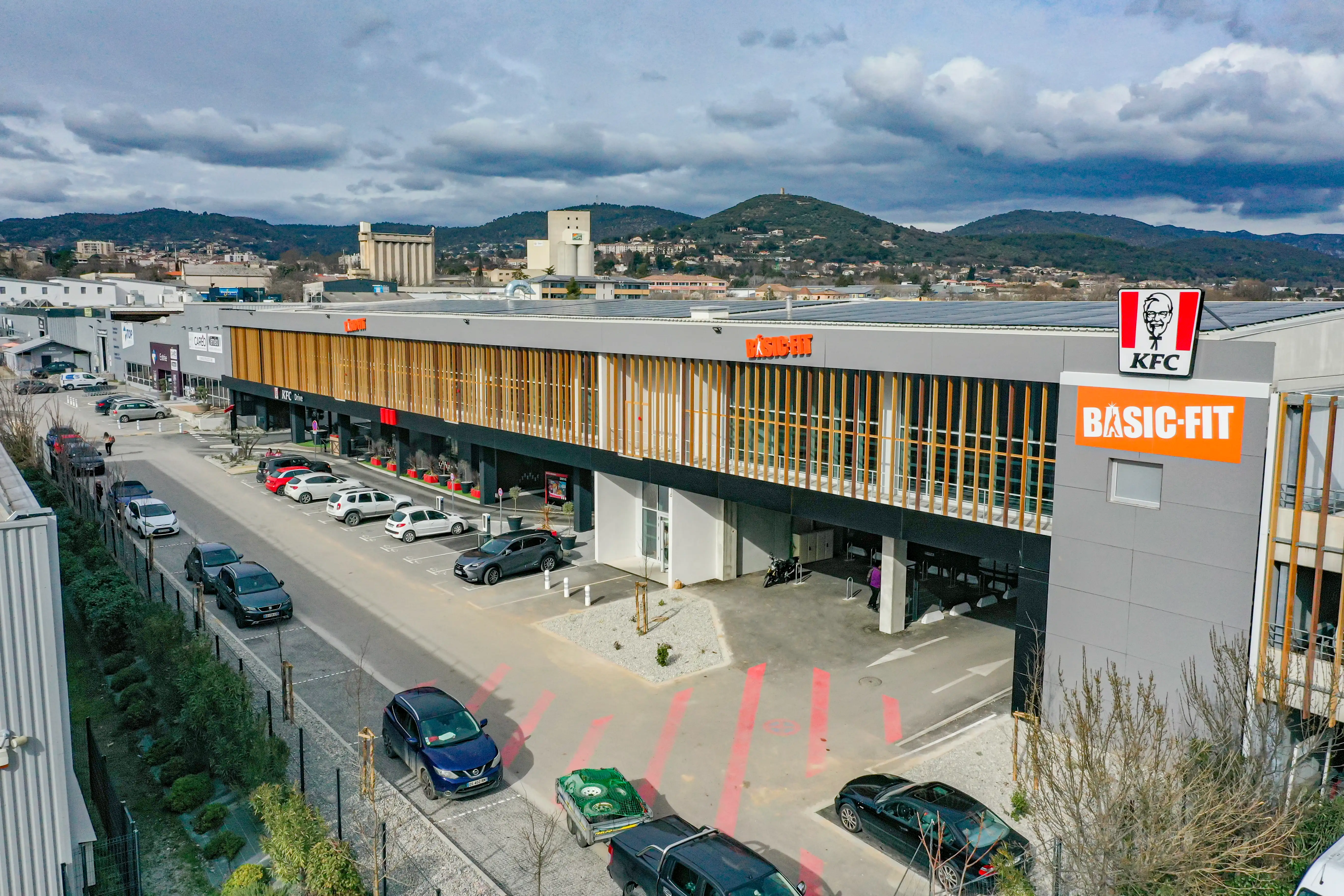 photo Bâtiment de Salle de sport et Restaurant